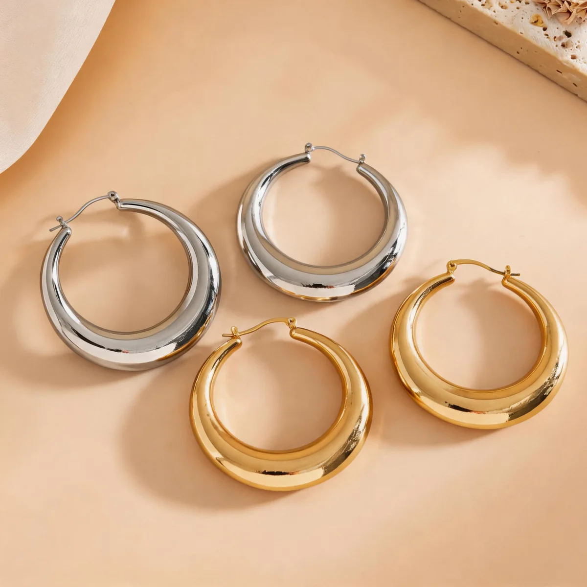 Metal glossy round gradual change hollow pendant ear buckle light luxury high-end earrings niche earrings