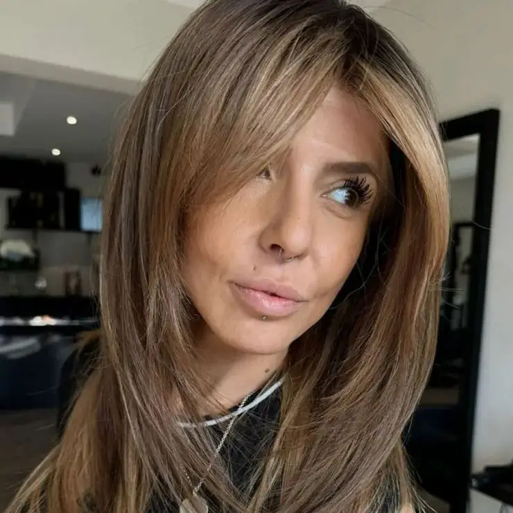 

Мягкие длинные прямые многослойные парики фронта шнурка Темные корни Каштановый коричневый бесклеевой парик Реалистичный вид Натуральные волосы Синтетические парики