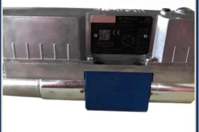 German 4WREE6E32-30/V/24A1 hydraulic proportional directional valve R901496430