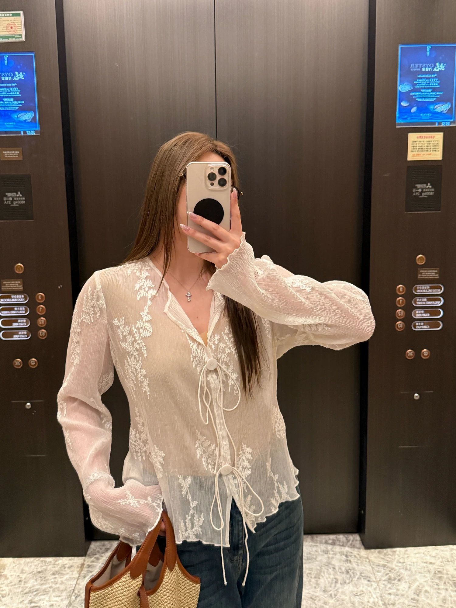 

Slimming Effect Heavy Embroidery V-neck Spring Shirt NAZ Large Size Chiffon Pleated 3D Flower Embroidery Fashionable plus Size