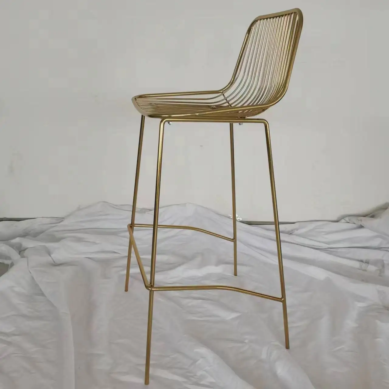 Hot Sales stackable hand made metal wire Bar chair gold Wholesale Bar Stool For Home Hotel outdoor cafe wedding