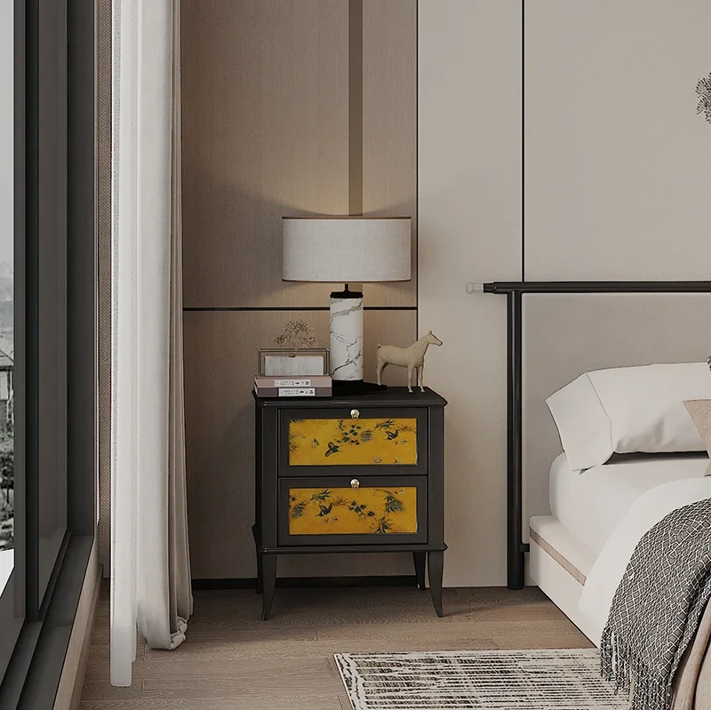 Nachttisch aus massivem Holz im antiken Stil