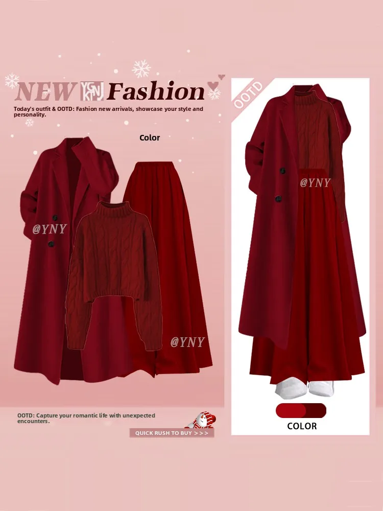 

Красный длинный женский новогодний комплект из трех предметов: зимнее пальто, свитер, брюки. Модный ансамбль для создания особой атмосферы.