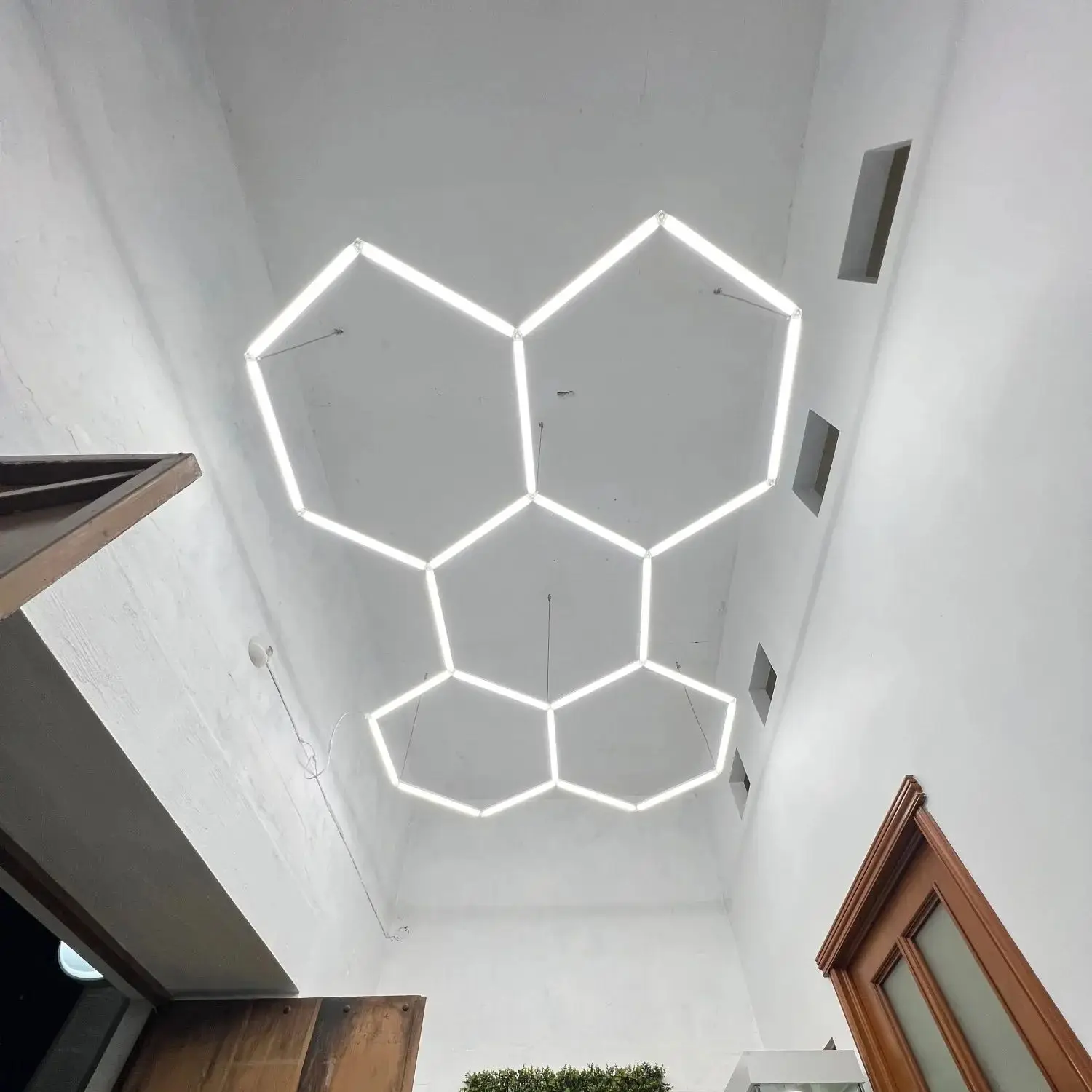 Hot Sell 5 Grid Modulair Systeem Assemblable Led Hexagon Verlichting Voor Uw Coole Garage Workshop Gym Kantoor Supermarkt Auto Details