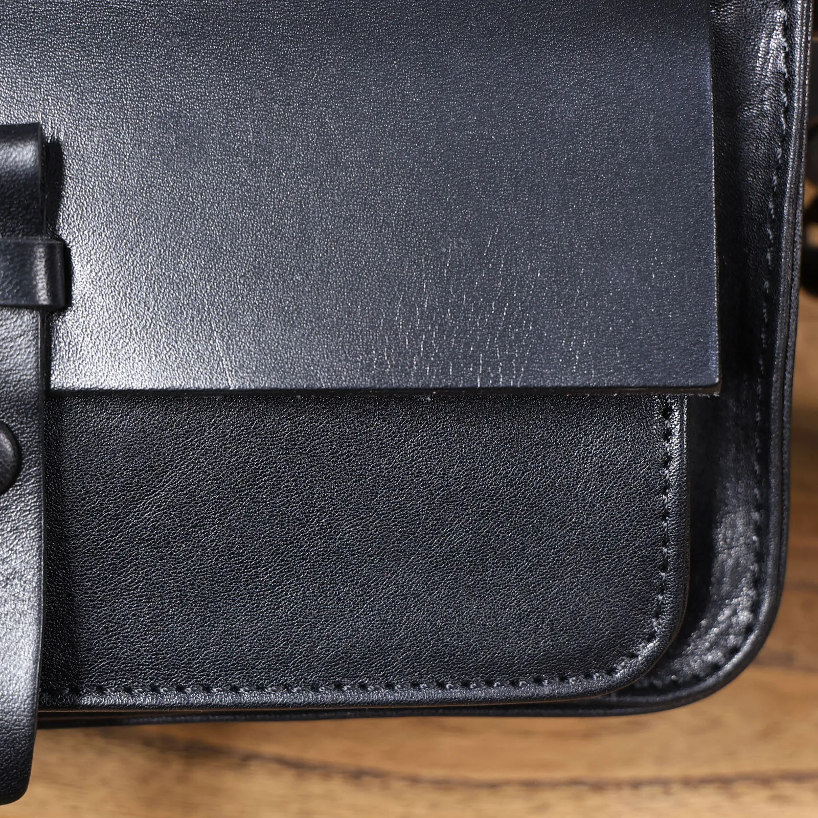 Vintage-Umhängetasche für Herren aus hochwertigem Rindsleder, modische Casual-Crossbody-Tasche, pflanzlich gegerbte Echtleder-Schultertasche – Detail 23