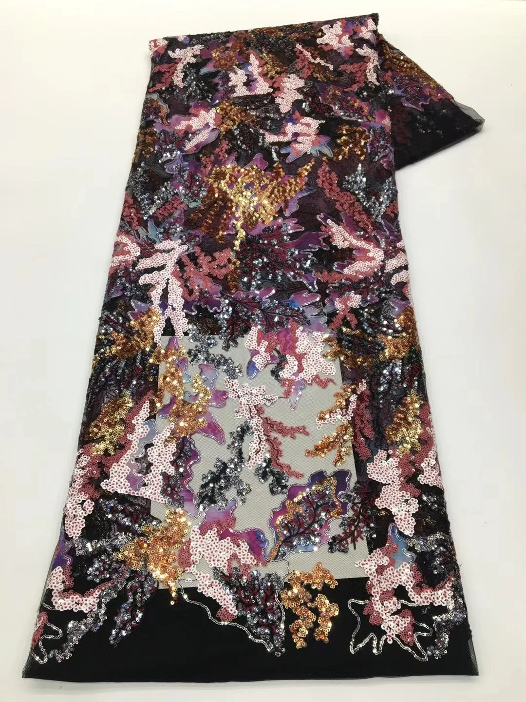 

Высококачественная легкая роскошная уникальная новая модная дизайнерская ткань ручной работы с вышивкой, сетчатые кружевные бусины для изготовления женского свадебного платья