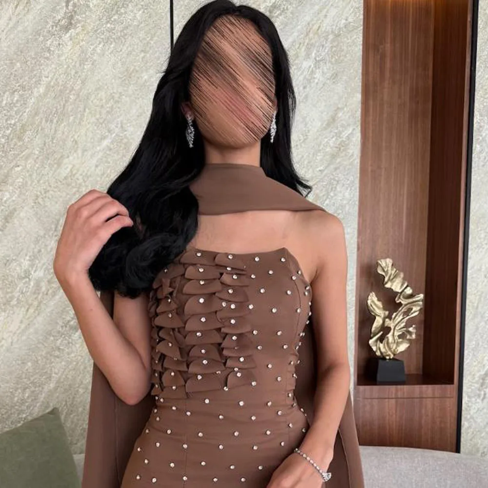 فساتين حفلة موسيقية كريستال بني مخصص مع شال بدون حمالات فستان زفاف مستقيم باتي من الساتان بطول الكاحل فستان ماكسي رسمي