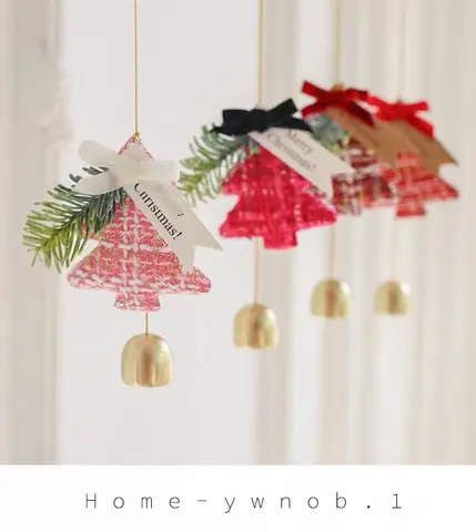 장미색 크리스마스 트리 장식용 종, 리본과 솔잎이 있는 크리스마스 펜던트, 트리와 선물용 휴일 홈 데코