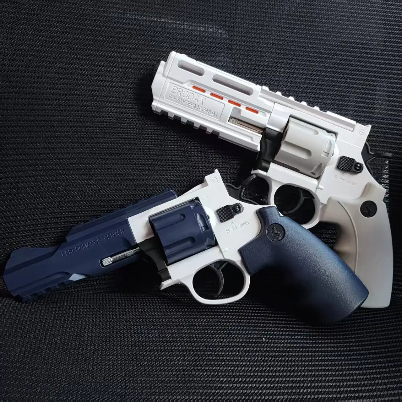 Kontinuierliches Abfeuern, taktischer Revolver, automatische Pistole 357, mechanische weiche Dart-Kugel-Spielzeugpistole, CS-Außenwaffe für Kinder und Erwachsene