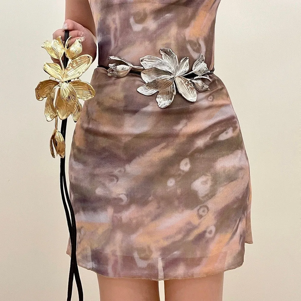 حزام توليب ذهبي قابل للتعديل متعدد الاستخدامات مصنوع من خليط معدني من البولي يوريثان على شكل زهرة معدنية وحزام خصر فضي وحزام مبالغ فيه للحفلات