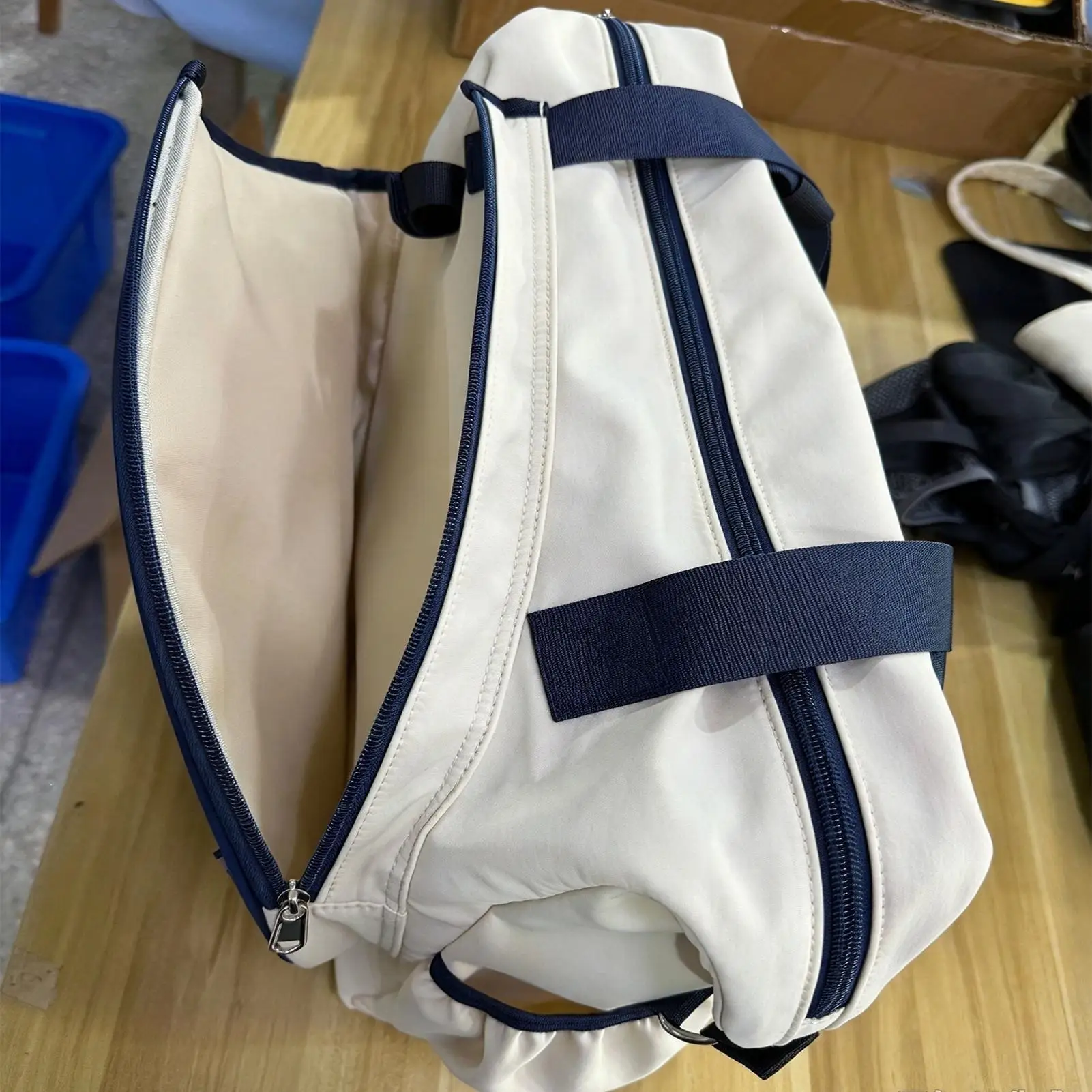 sacs-pour-raquettes-de-tennis-pouvant-contenir-2-raquettes-avec-poche-pour-equipement-de-badminton-compartiment-ventile-pour-chaussures-et-poche-pour-articles-humides-et-pouvant-accueillir-un-ordinateur-portable-de-156-pouces