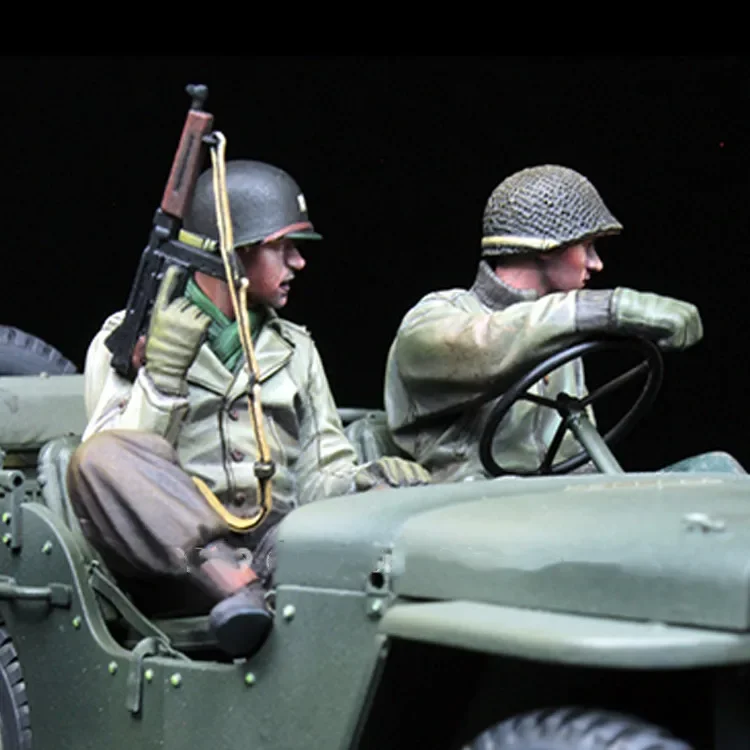 

Фигурка модели из смолы 1/35, 2 фигурки, не есть автомобиль, комплект в разобранном и неокрашенном виде