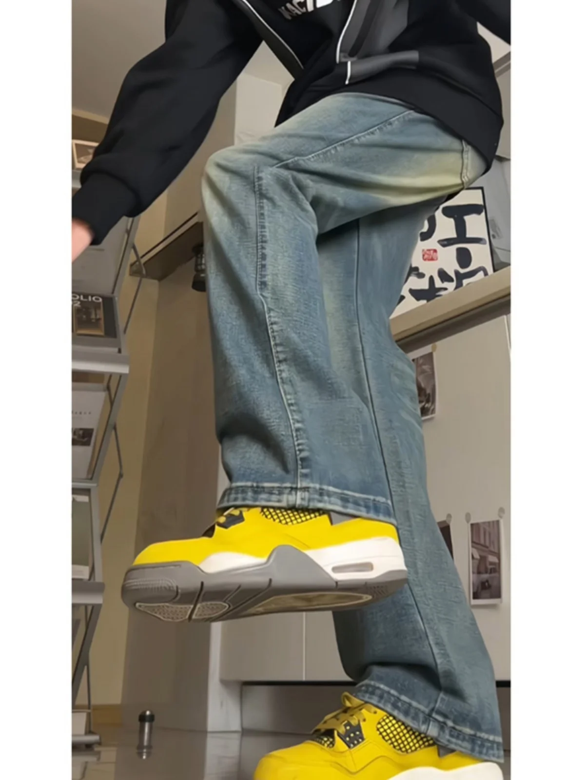 

Светло-голубые мужские джинсы с высокой талией, облегающие, эластичные, прямые, слегка расклешенные, модные, молодежные, для весны и осени