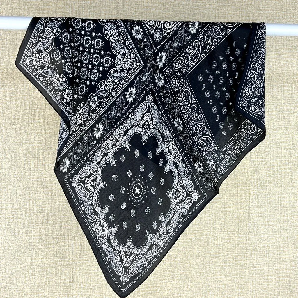 Exploring the Beauty of Pattern Designs: A Guide to Choosing the Perfect Silk Scarf