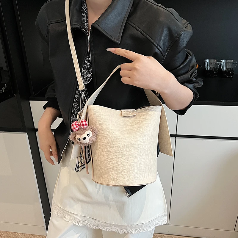 

Fashionable Ladies Bucket Handbag Large Capacity Letter Purse Solid Color Soft Leather Crossbody Bag