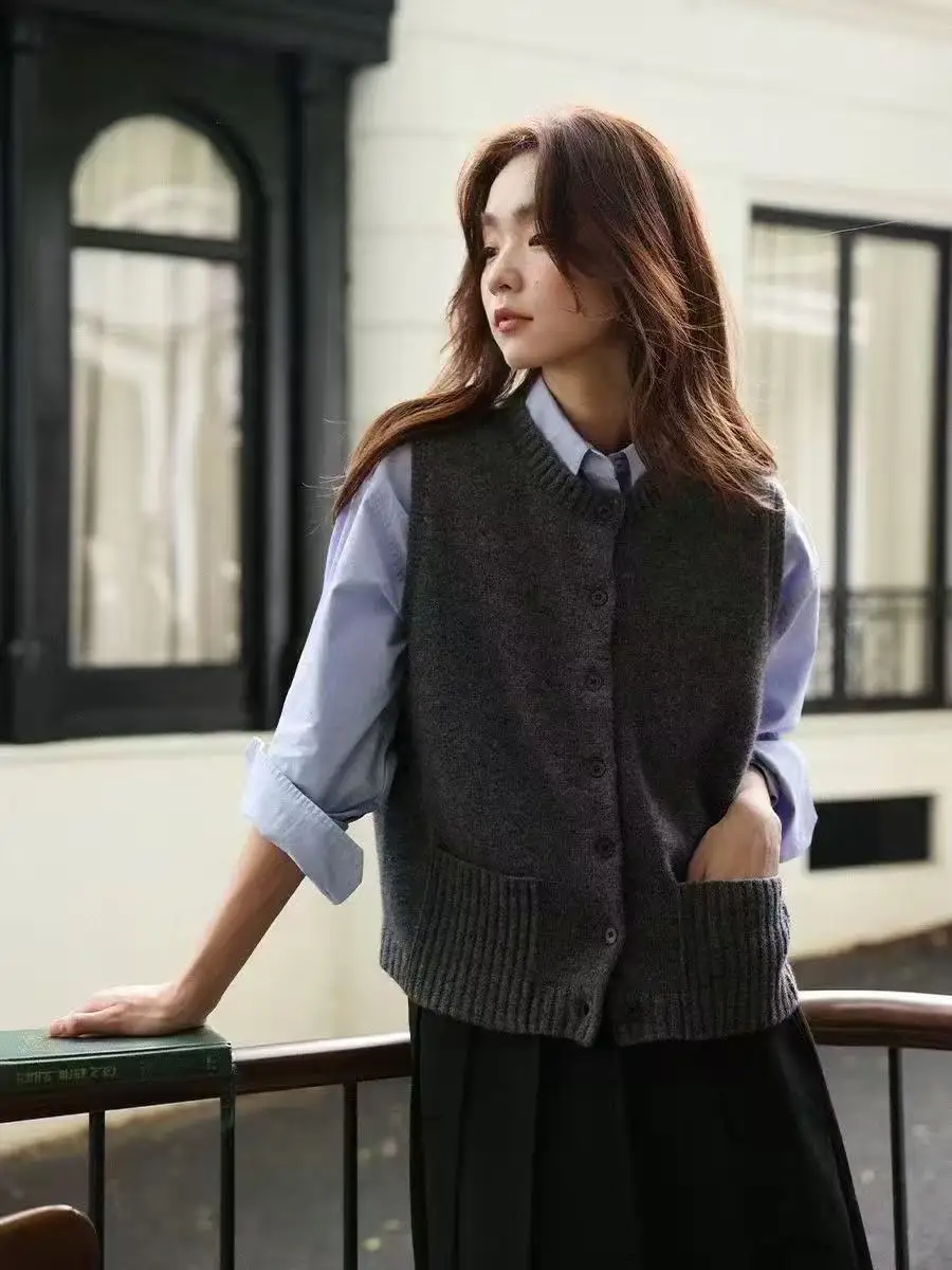 100% cashmere vest women's round neck cardigan women's sleeveless sweater vest with pocket simple waistcoat overlapping.