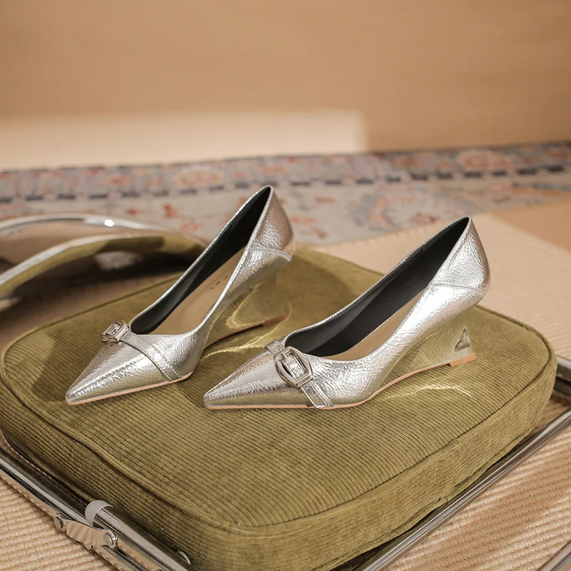 

Женские туфли на высоком каблуке Bloom Step [овчина] на танкетке, весна 2023, новые туфли с острым темпераментом, серебристые легкие туфли с открытым носком