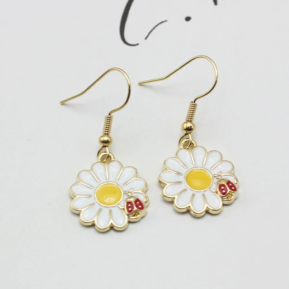 Sunflower Daisy Ladybug Dangle Earring for Women Sweet White Color Enamel Chrysanthemum Ear Jewelry Wholesale Kids New Year Gift