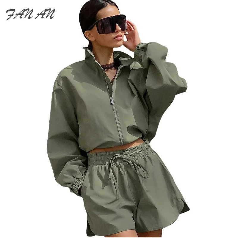 

Personalized High-end Stand Up Collar Slit Fashion Casual Sports Suit Autumn Winter New Item Niche Long Sleeved Shorts Set Women