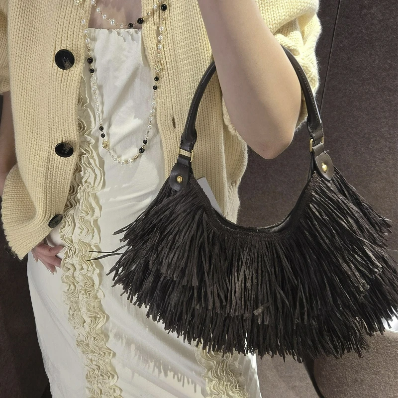 

Retro Bohemian-style Fringes. Handcrafted Handbag. Lightweight, Versatile, and Spacious Tote Bag Suitable for Daily Commutes.