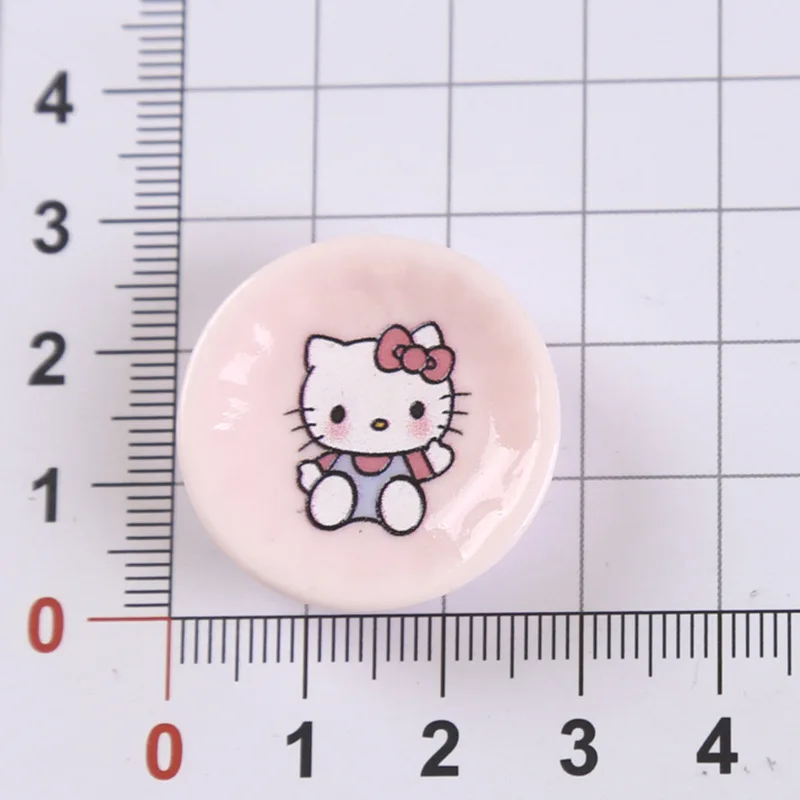 귀여운 헬로키티 액세서리 귀여운 만화 시리즈 수제 DIY 키체인 구멍 신발 데스크탑 장식 학생 선물 도매