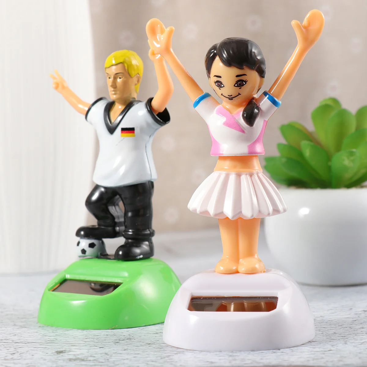 

2pcs Football Bobblehead Girl Boy Bobblehead Car Dashboard Dancing Shaking