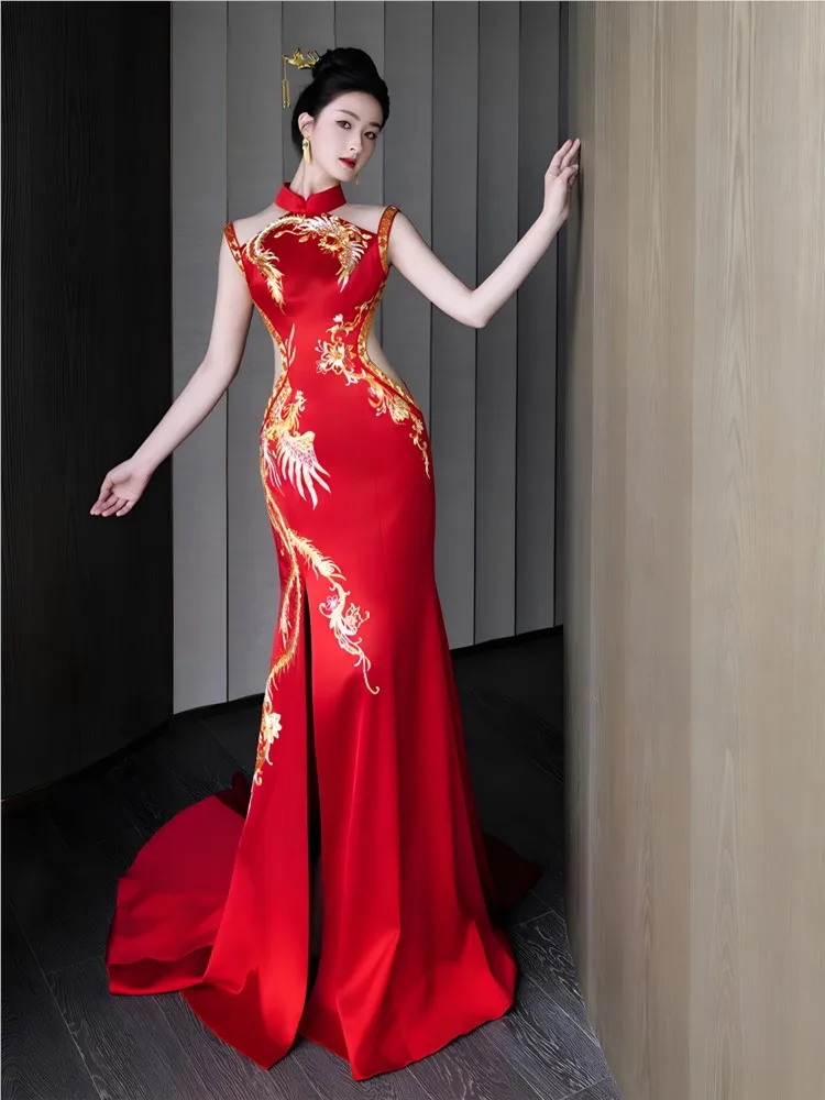 

The new toasting dress with a small tail bride's wedding Chinese style dragon and phoenix gown