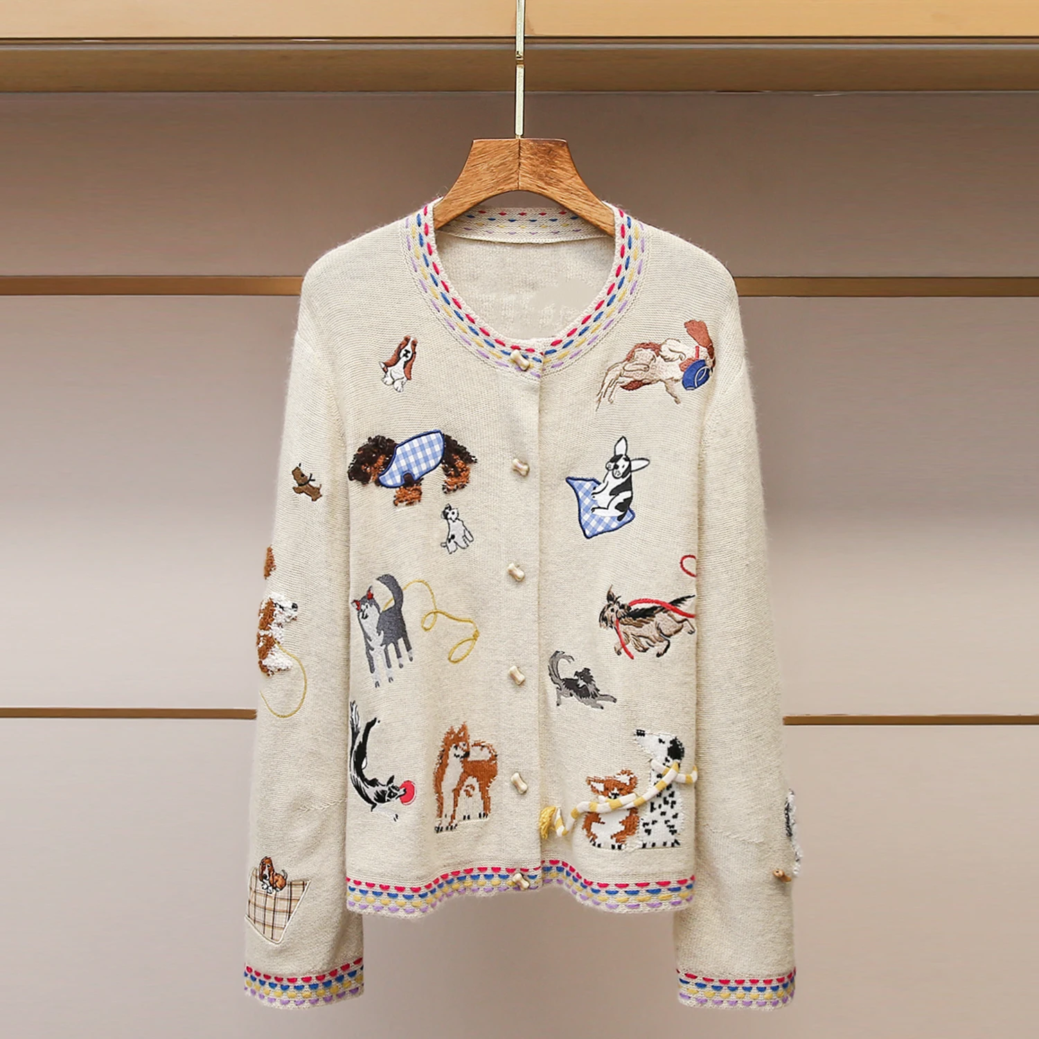 

Элитный зимний вязаный кардиган с вышивкой в стиле ретро, с забавным изображением маленькой собачки и цветным блочным дизайном для женщин, средней мягкости
