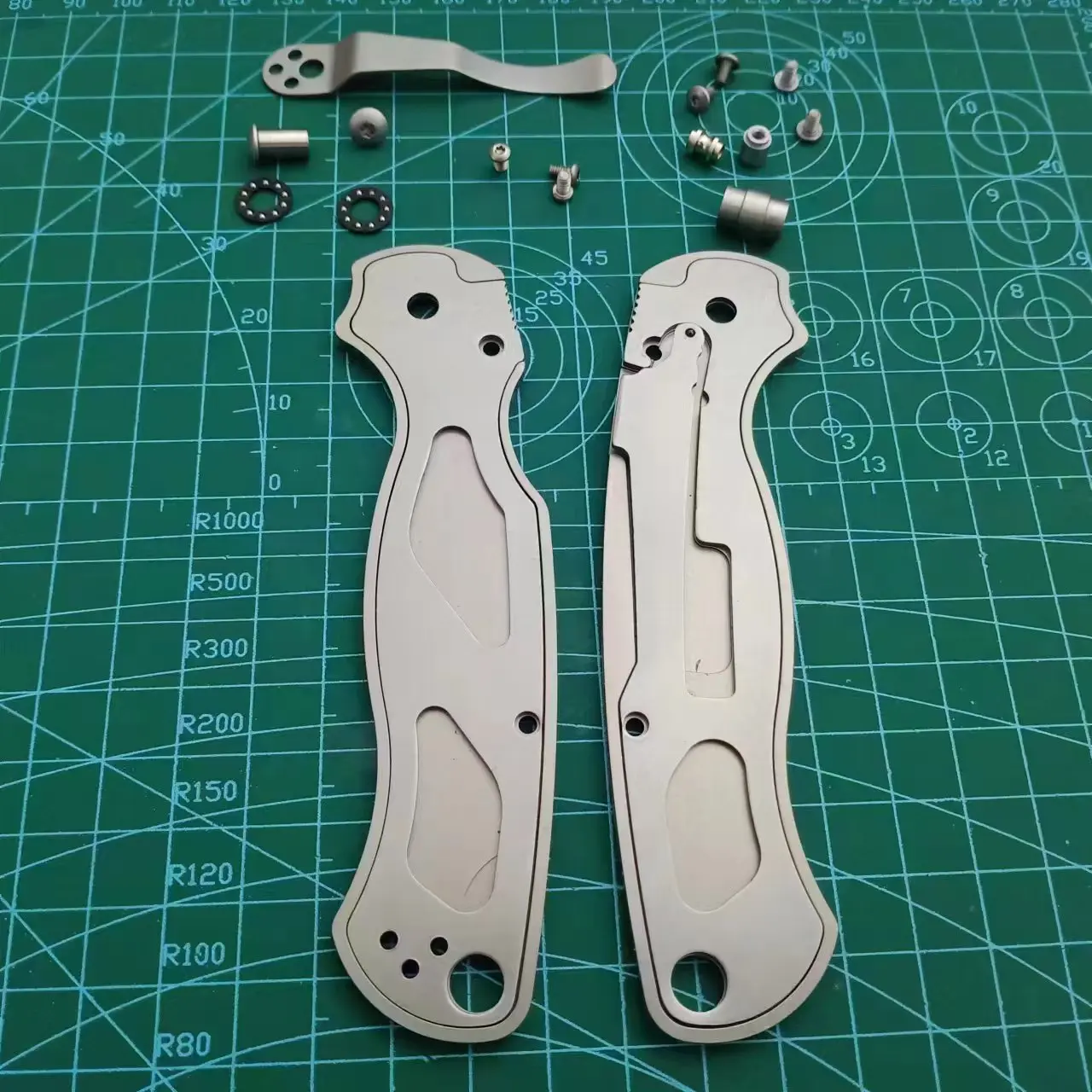 1 set di bilance con manico in lega di titanio su misura + lama in acciaio inossidabile 14C28N per Spyderco C81