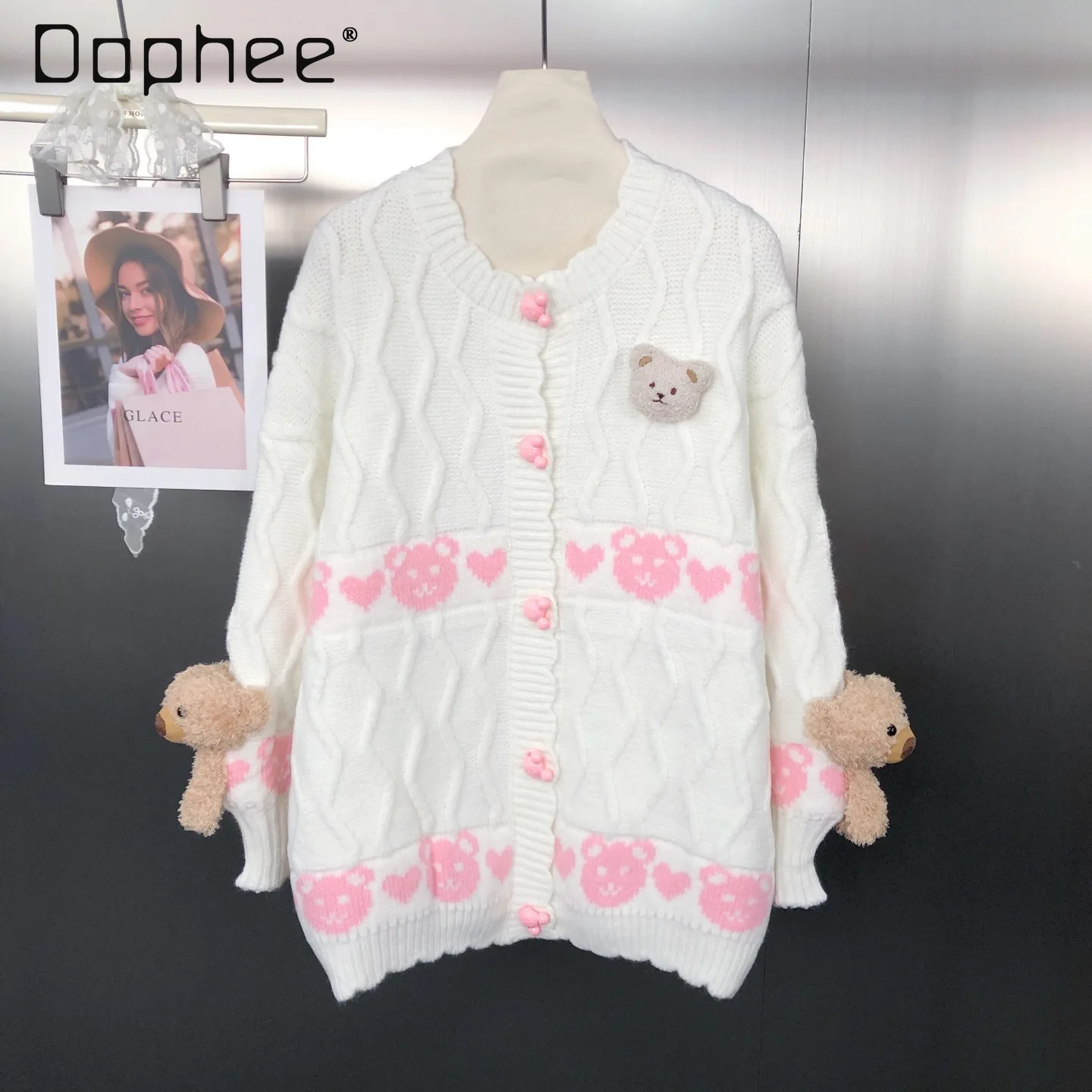 

Three-Dimensional Bear Decoration Fashion Round Neck Long Sleeve Sweater Autumn Winter New Korean Version Design Sense Coat