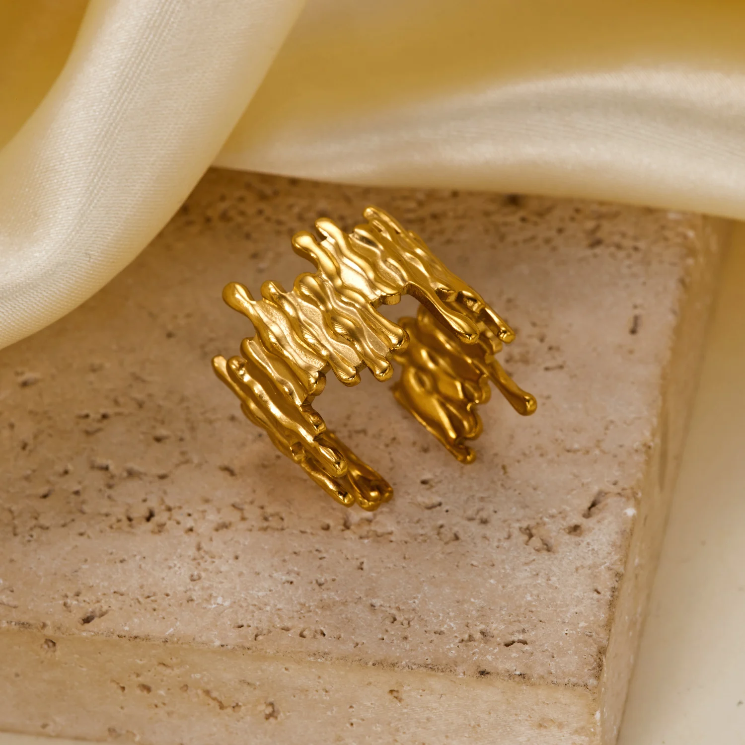 Gmai Vintage Unregelmäßige Edelstahl-PVD-beschichtete Ringe Set für Frauen Retro Hohl Geometrische Stapelbare Ringe Party Schmuck Geschenk – Detail 9