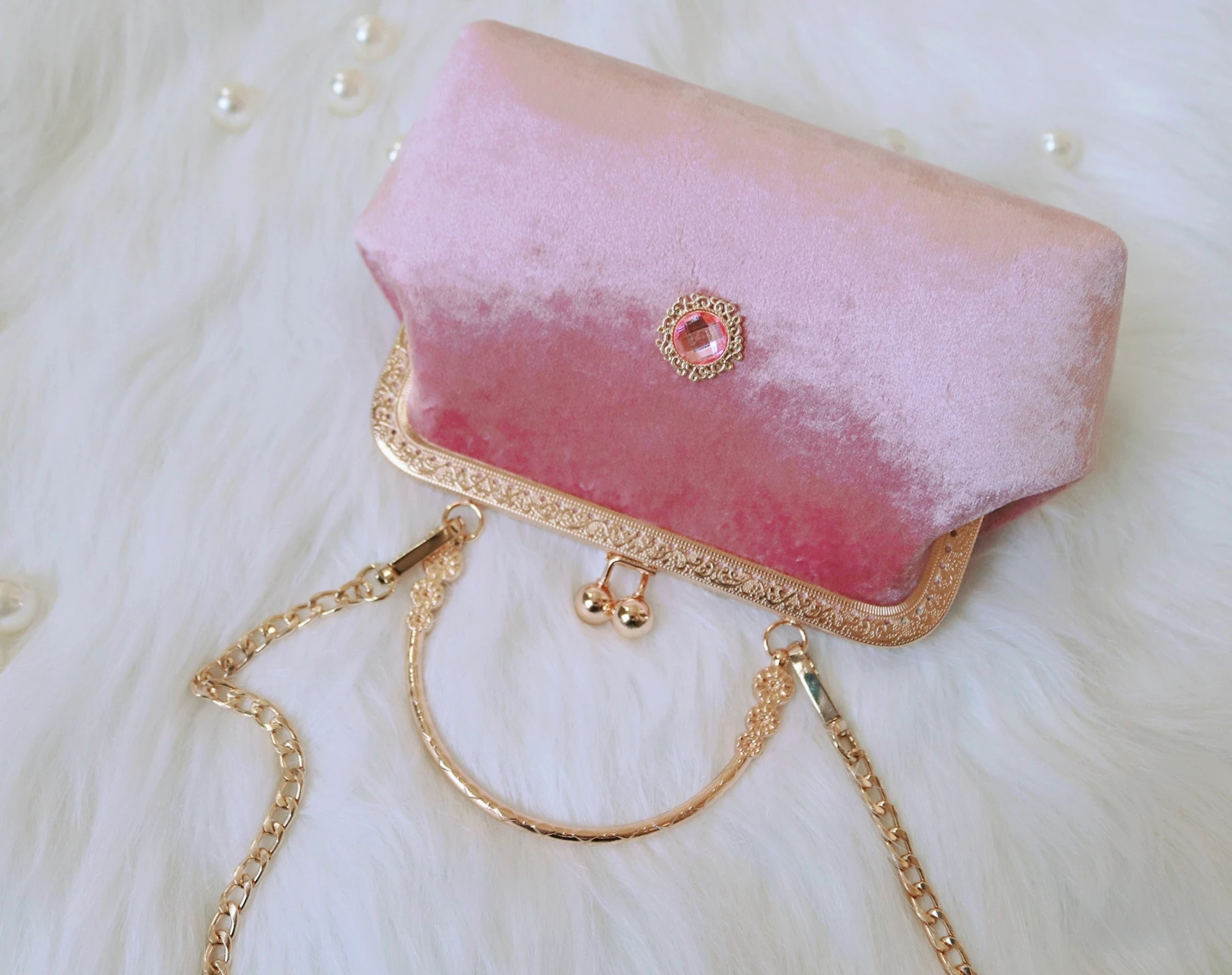 LOST IN VINTAGE Handmade and Retro Velvet Bag with Decorative Red Jewel Beaded Kiss-lock Evening Bag Clutch Party Accessories