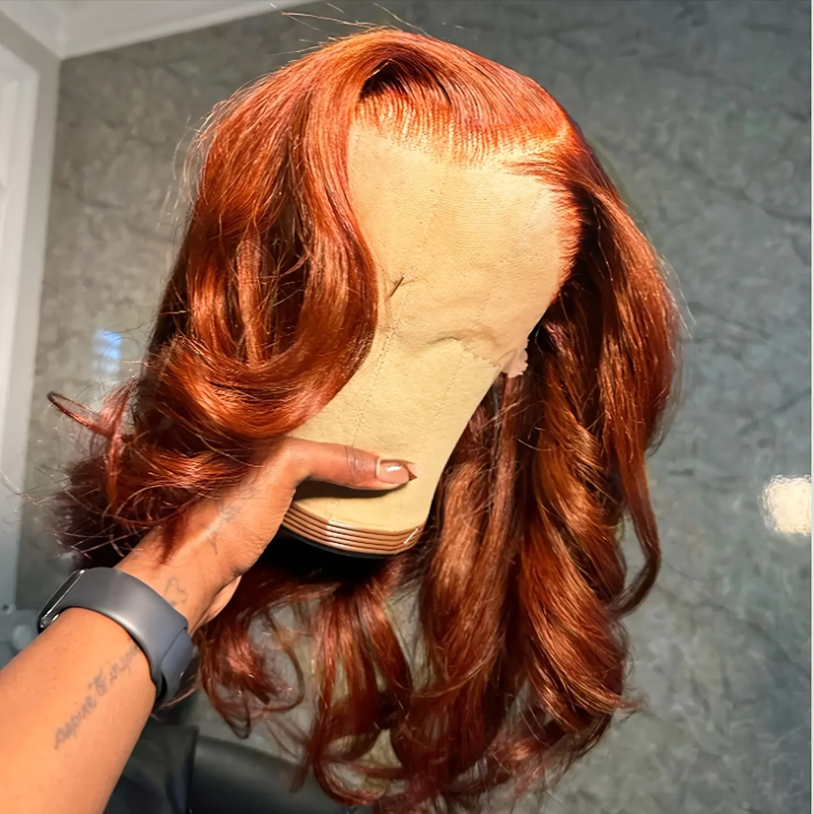 Karisma Wig sintetis 13*4 renda depan Wig pendek oranye jahe merah warna-warni renda Wig depan untuk wanita Wig gelombang longgar alami