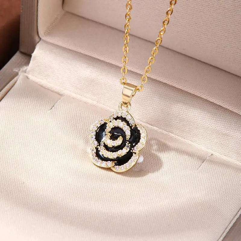 Classic French Fashion Luxury Huashan Camellia Pendant Titanium Steel Necklace Women\'s Banquet Jewelry Necklace
