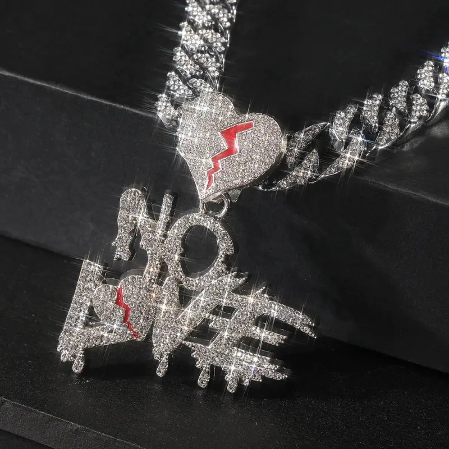 

Men's Cracked Love Pendant Hip Hop Necklace - Unique Urban Style Jewelry for Him