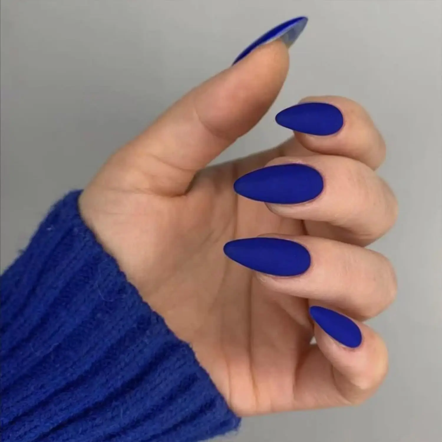 24-teiliges Set für sofortiges Makeover mit roten französischen Mandel-Kunstnägeln, 1 Nagelfeile & 1 Nagelkleber-Aufkleber-Set – Detail 25
