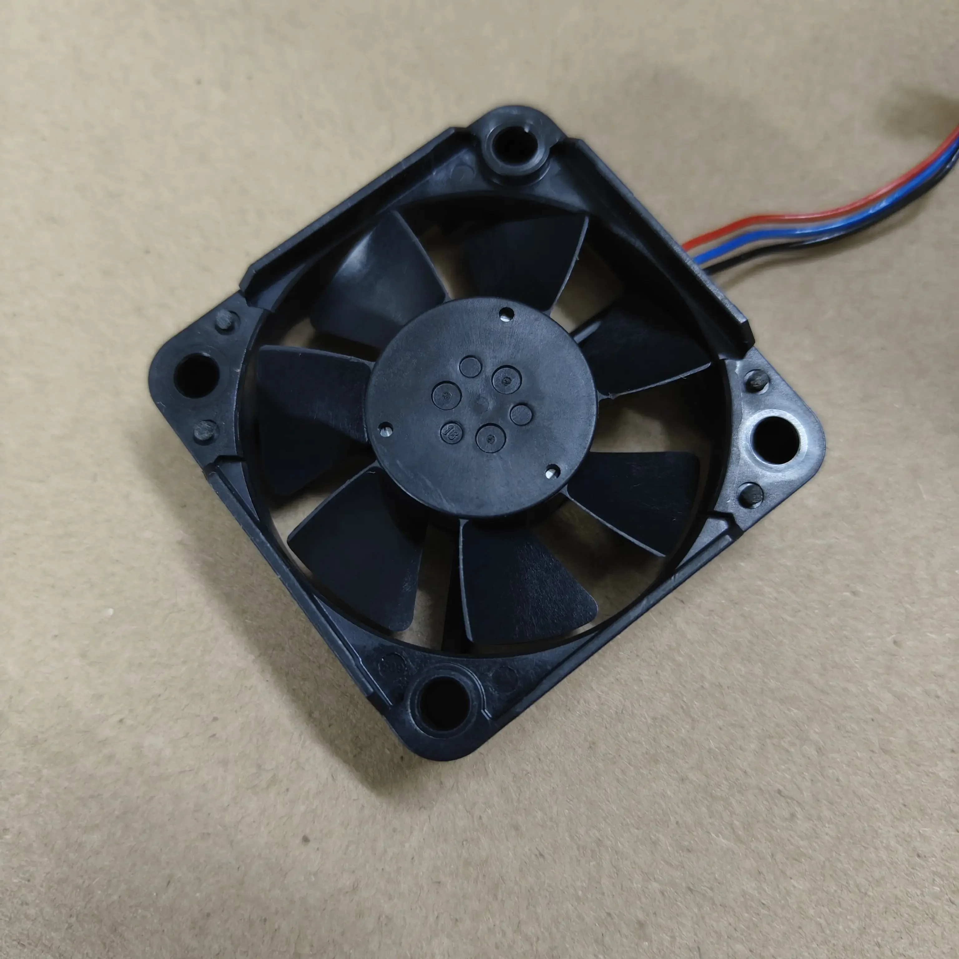 Geeignet für Toyota VELLFIRE ALPHARD BMW Auto LED-Scheinwerferlinse Lüfter 5V Original Original Auto stumm