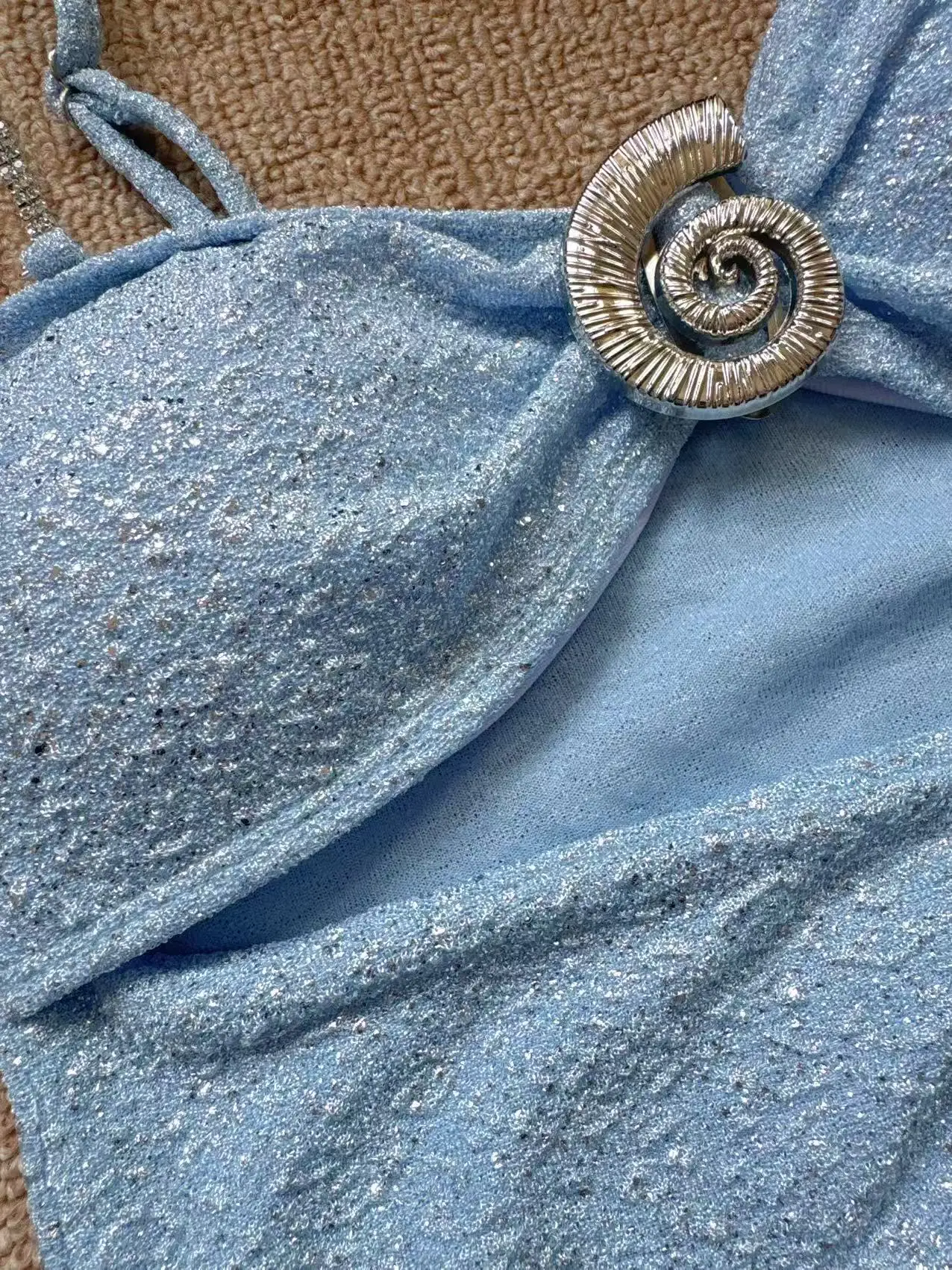 セクシーなグリッター、透かし彫りのワンピース水着、ラインストーン付きスカイブルーのプレーンビキニ、水着、ボディスーツ、女性用水着、ビキニ