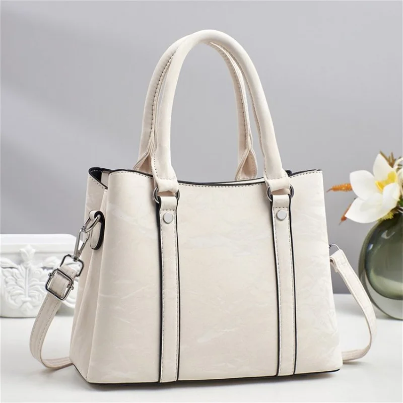 

Elegant High-End Designer Paris Fashion Bag Trendy Crossbody Handbag With Letter Logo For Women Vintage Style And Practical