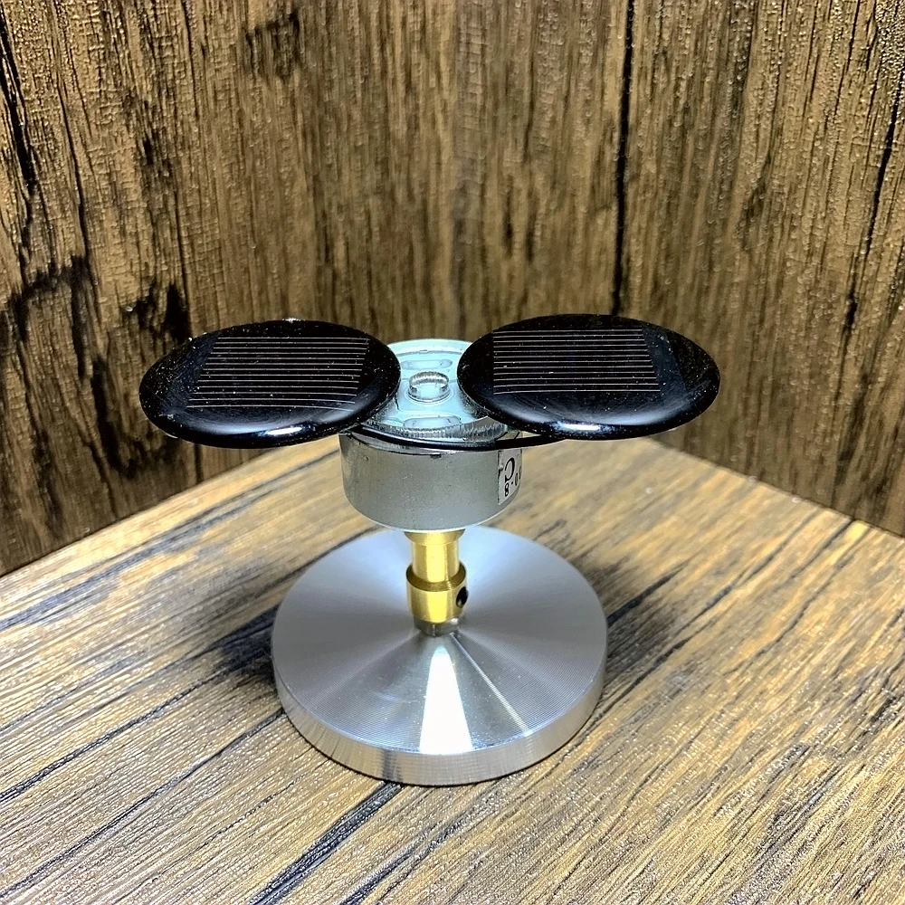 Ornamen Mini Bertenaga Surya dengan Dasar Logam dan Mesin Gerak Pseudo-Abadi untuk Desktop, Alat Bantu Mengajar Sains