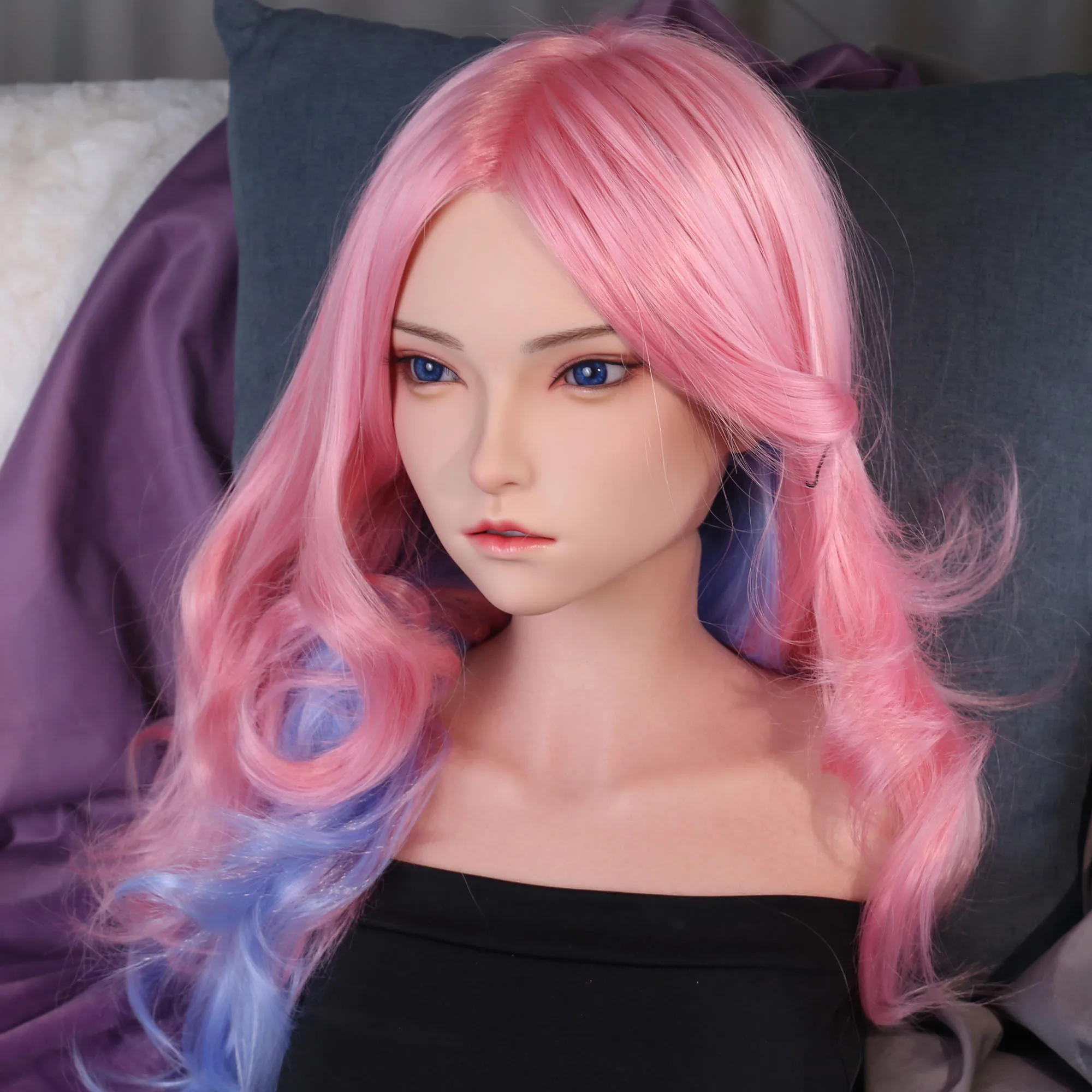 

New female head model, cute, with realistic skin texture,made of silicone,for hairdressers, for collection (without accessories)