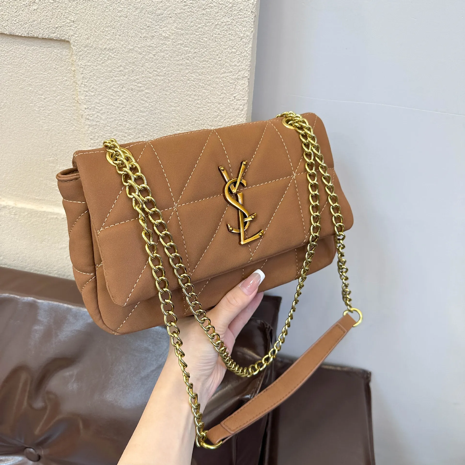 

High-end Small Square Bag, New Fashion Explosion Chain Oblique Span Bag, Commuter Versatile Women's Bag Handbag