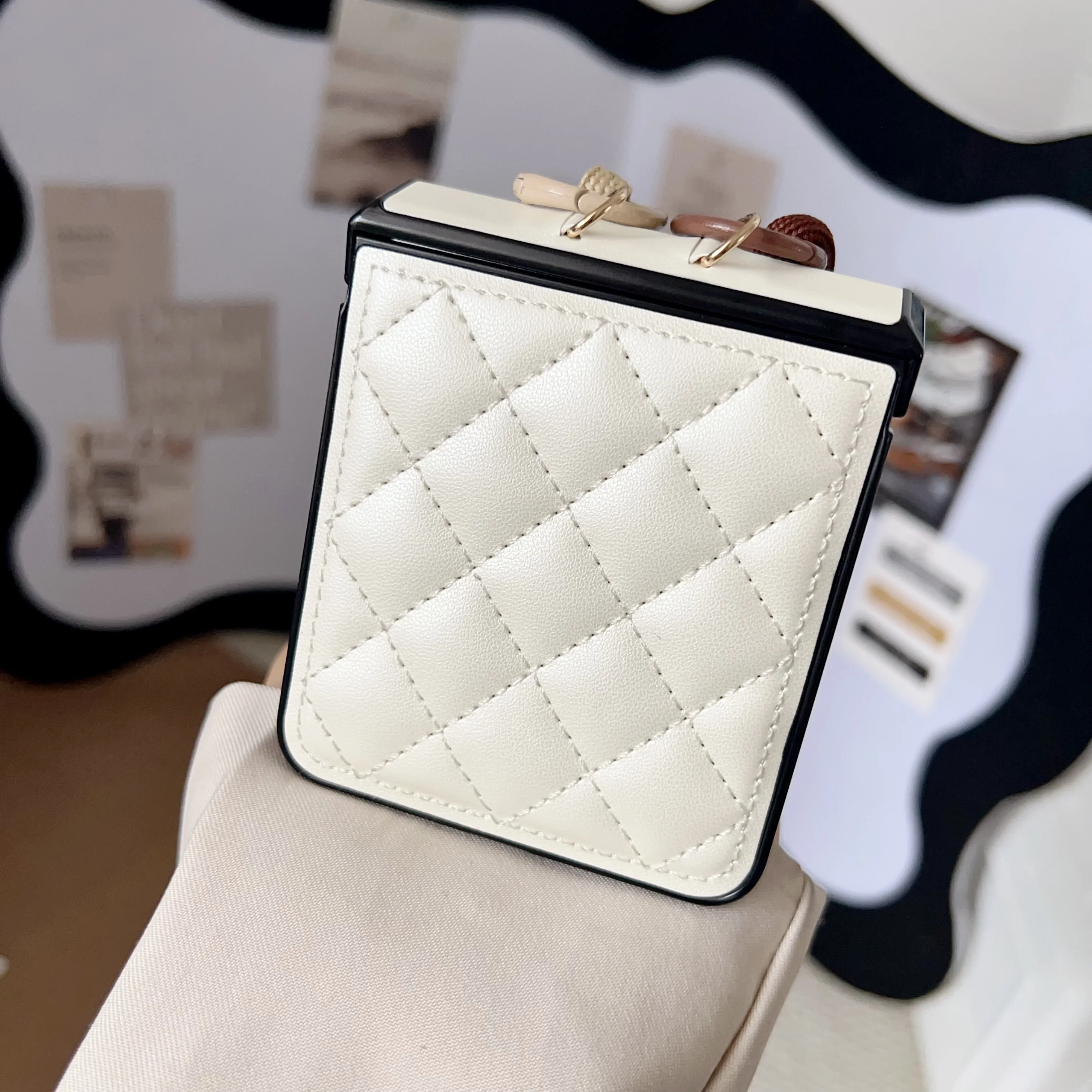 Rhombus Retro Handgelenkschlaufe PU-Leder Handyhülle für Samsung Galaxy Flip 7 FE 6 5 4 3 Flip7 stoßfeste Scharnierabdeckung – Detail 7