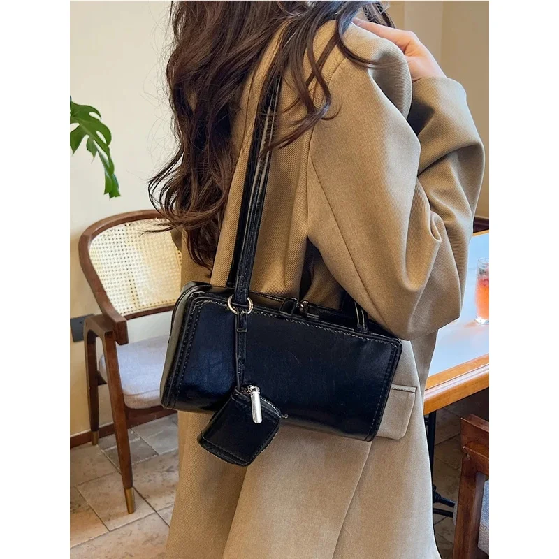 

Retro Oil Wax Leather Small Bag Women's Fashion Commuter Square Bag Autumn Winter High-End Underarm Bag Single Shoulder Bag