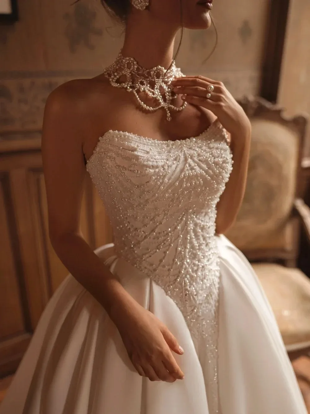 Customized Elegant Pearls Strapless Wedding Dress Delicate Princess Women Buttons Back Bride Dresses Court Train Ball Gown Robe