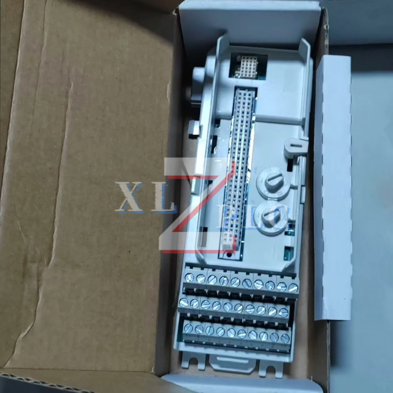 Modul baru asli 3BSE008550R1 DI821 3BSE013230R1 3BSE013231R1 TU811V1 3BSE013234R1 TU830V1 3BSE013235R1