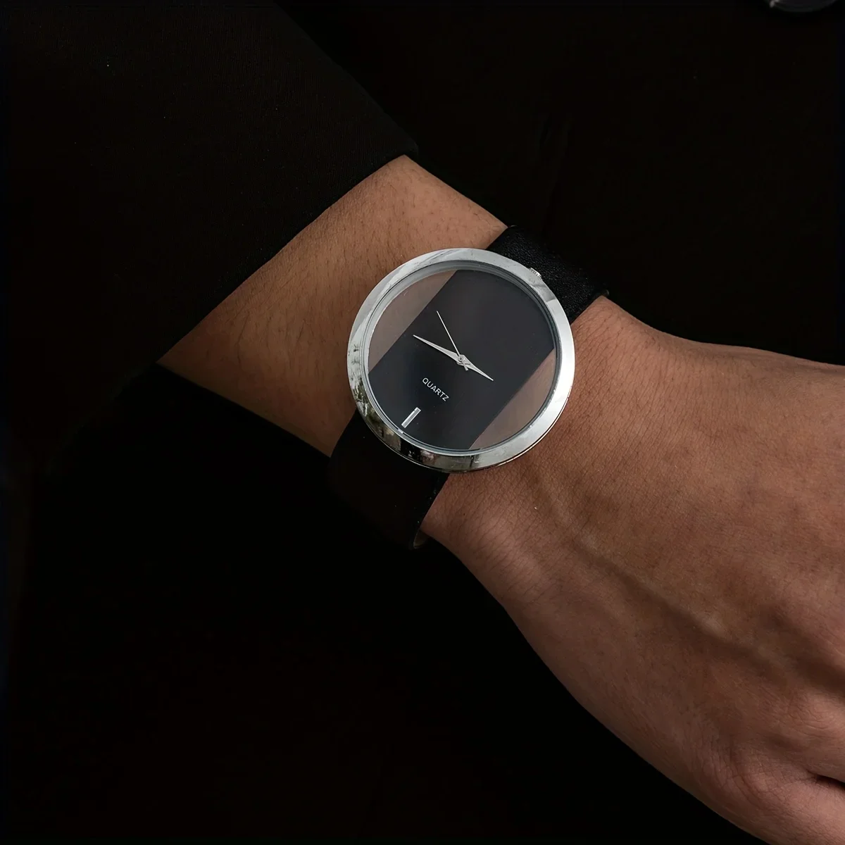 2 قطعة ساعات الزوجين موضة الجوف خارج الهاتفي ساعة نسائية حلقة من جلد التناظرية كوارتز ساعة اليد (بدون صندوق)