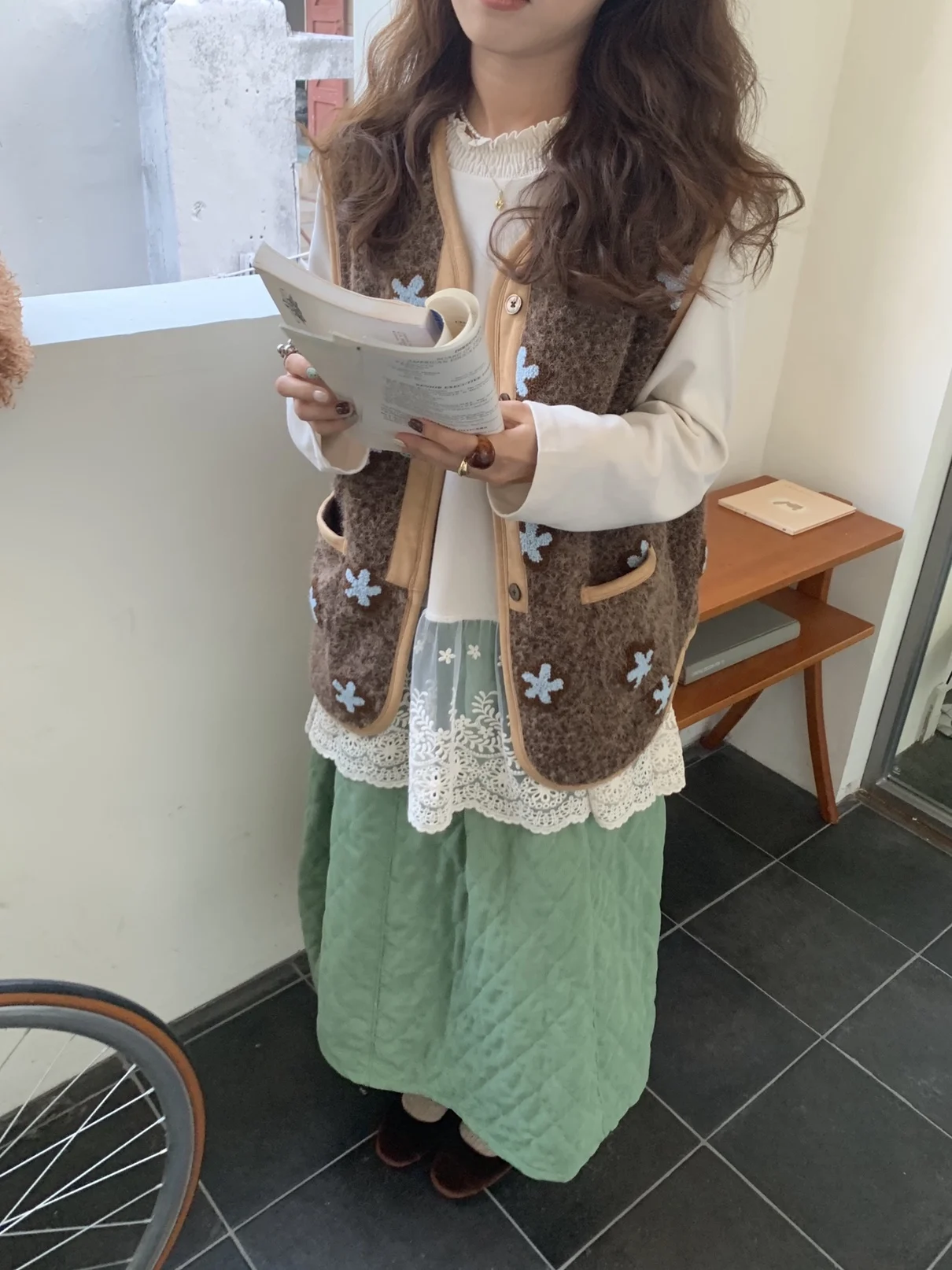 

Yangziloo Fce Inner Wear T-irt Lace Trim Layering Casual Loose Fit Long Sve ort Length Women's Faion Top