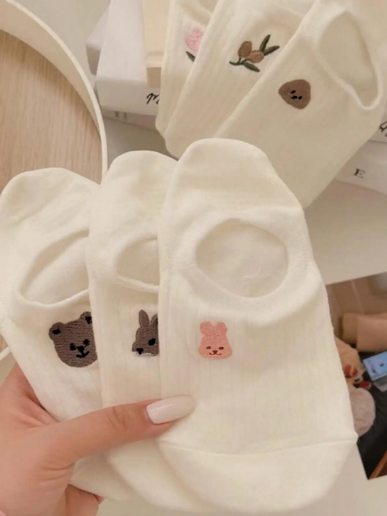 Modische weiße Bootssocken für Damen, niedrig geschnittene unsichtbare Socken, No-Show-Socken, süßer Stil, niedliche Cartoon-Muster, Studentensocken – Detail 4