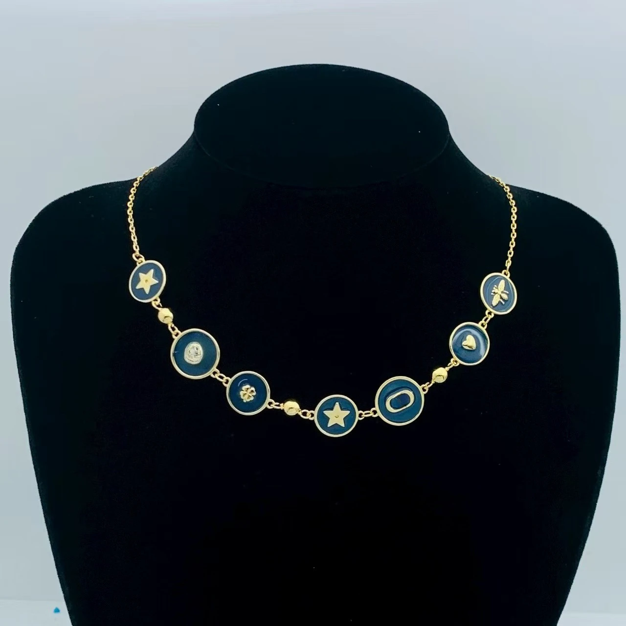 

American Triangle Pendant Choker - Minimalist Thin Collar, Daily Versatile Elegant Jewelry for Women